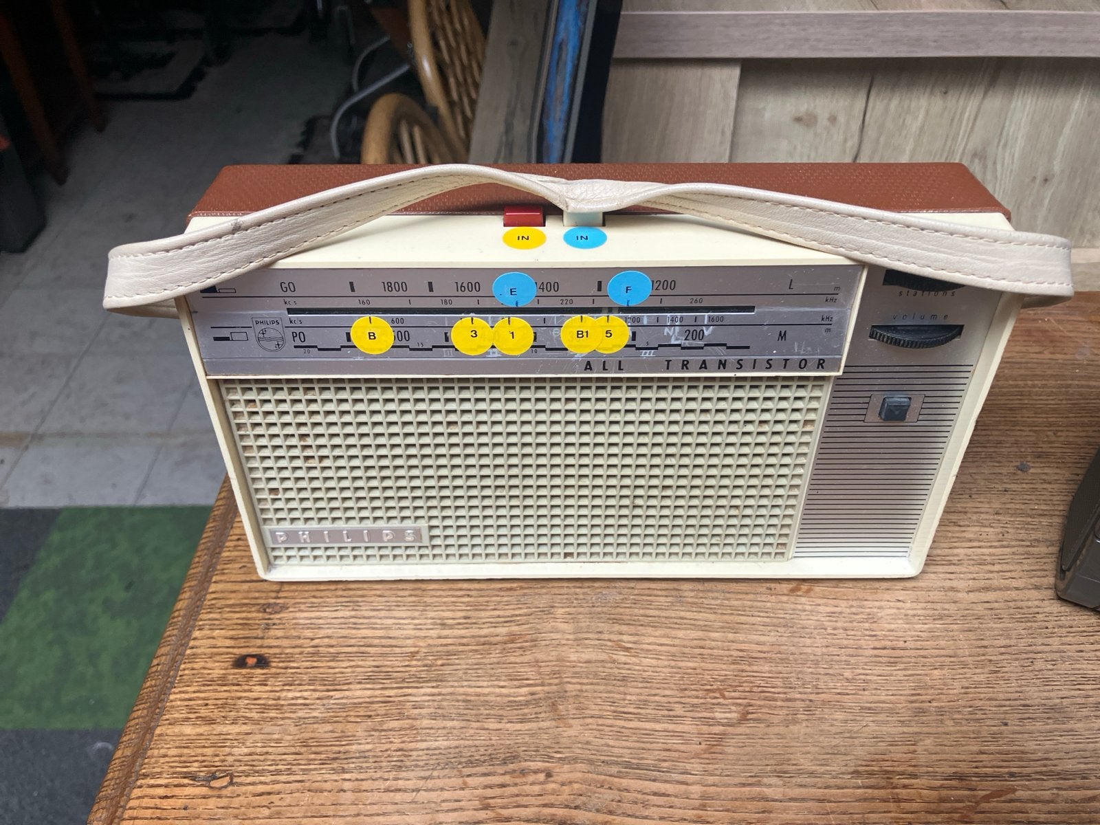 Vintage Philips All Transistor Radio - Draagbaar, Audio, Tv en Foto, Radio's, Gebruikt, Ophalen of Verzenden, Transistorradio