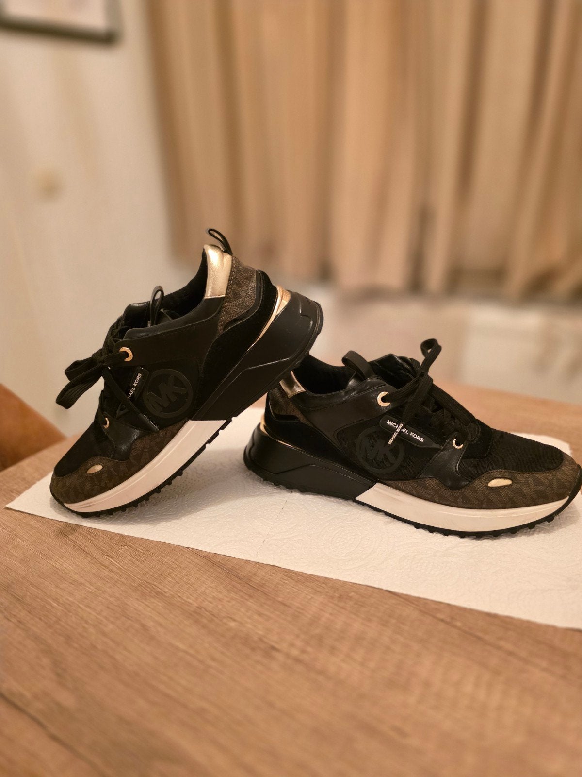 Michael Kors sneakers, Kleding | Dames, Schoenen, Zo goed als nieuw, Sneakers of Gympen, Zwart, Ophalen of Verzenden