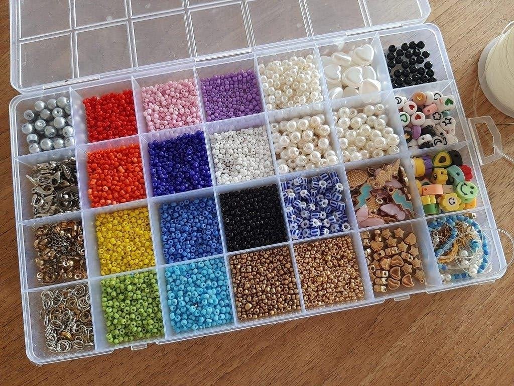 Set kralen met diverse bedeltjes, slotjes en draad 0,6 mm, Ophalen of Verzenden, Zo goed als nieuw, Kraal