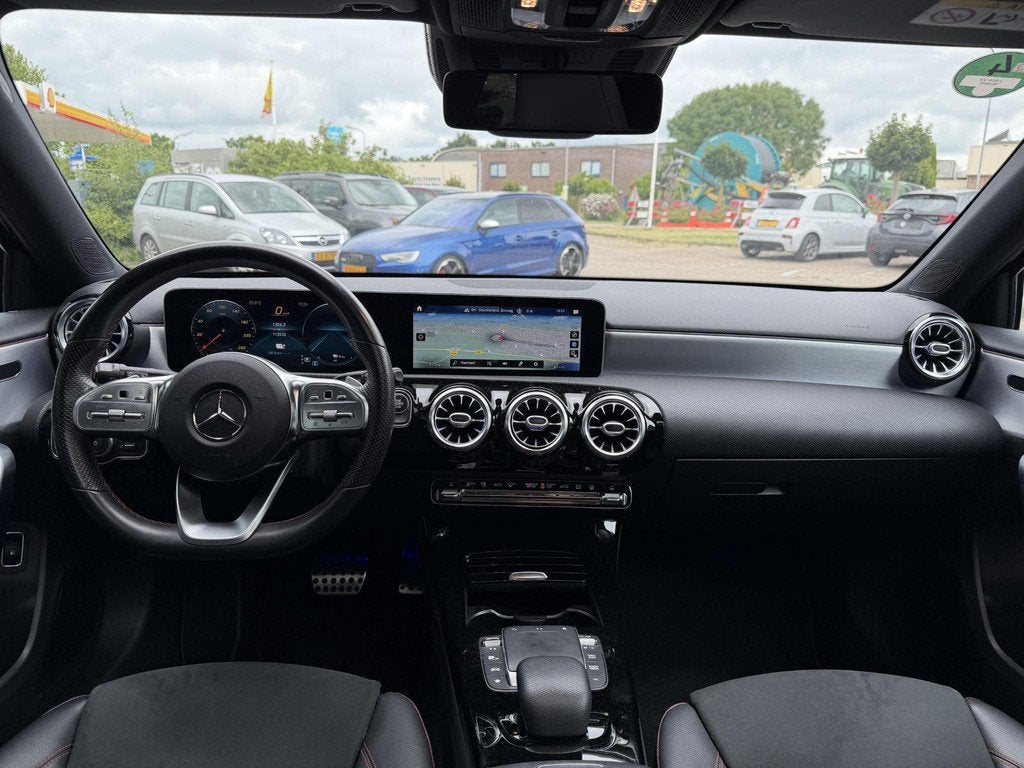 Mercedes-Benz A-klasse 250 e Business Solution AMG Limited P, Auto's, Mercedes-Benz, Gebruikt, 4 cilinders, 16 kWh, Leder en Stof