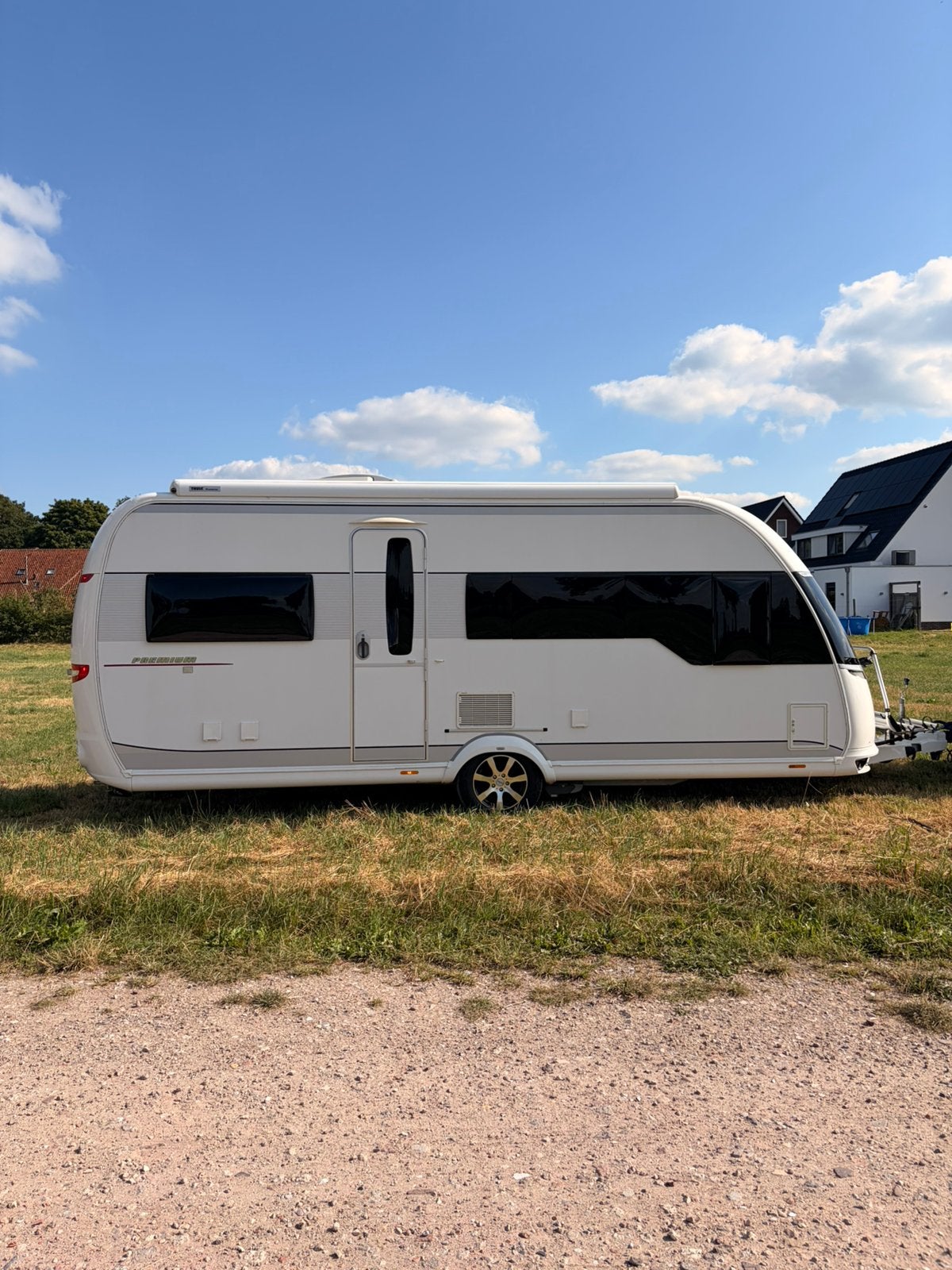 Hobby 540 UFE Premium 2012, mover, casette luifel, sateliet, Caravans en Kamperen, Rondzit, Hobby, Frans bed, Kachel