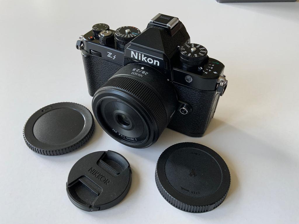 Nikon Zf incl. Nikkor 28mm F2.8, Audio, Tv en Foto, Fotografie | Lenzen en Objectieven, Ophalen of Verzenden, Zo goed als nieuw