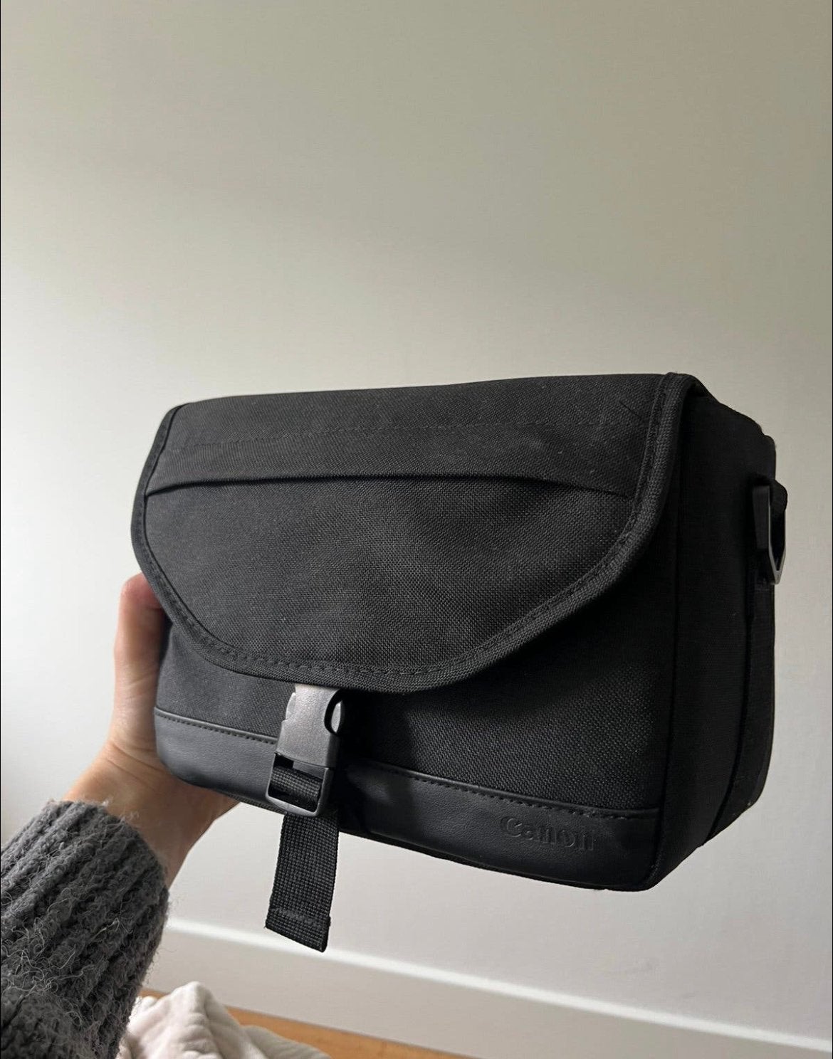 Foto 4 van Nieuwe Canon camera EOS2000D met tas