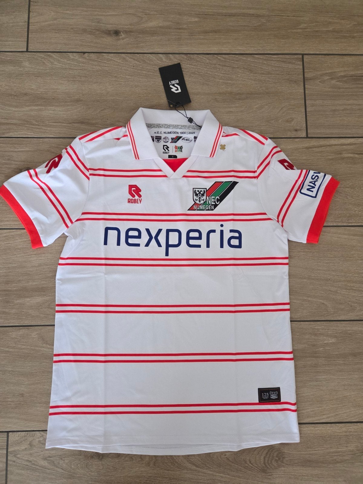 Nieuw!! NEC Jubileum shirt, Sport en Fitness, Voetbal, Maat S, Ophalen of Verzenden, Nieuw, Shirt