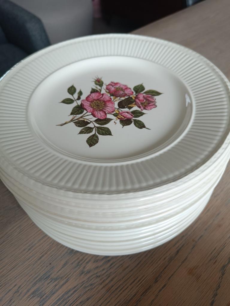 Wedgwood Briar Rose - 10 ontbijtborden, Gebruikt, Keramiek, Ophalen of Verzenden, Bord(en)