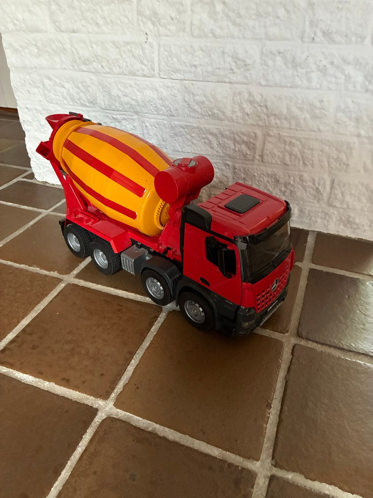 Bruder Mercedes-Benz Arocs Betonmixer Speelgoedtruck, Ophalen, Zo goed als nieuw