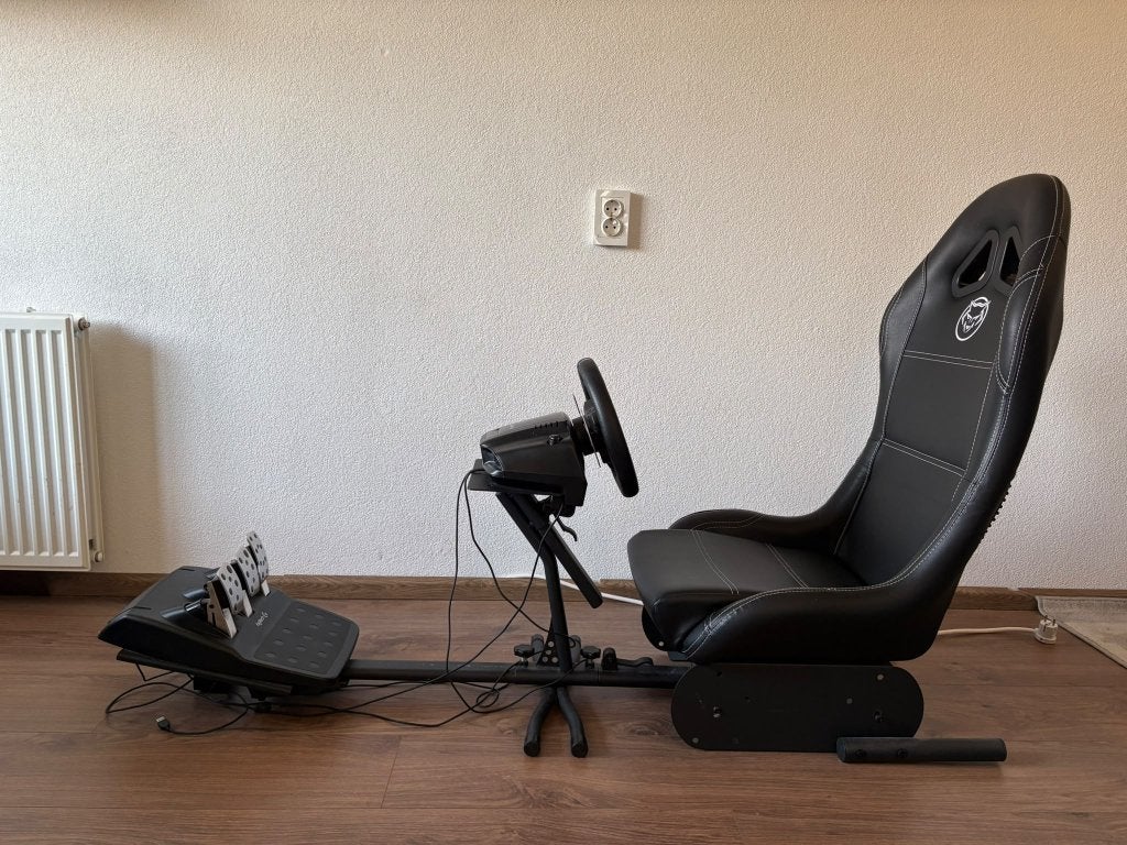 Foto 4 van Playseat met Logitech G29 racestuur en pedalen