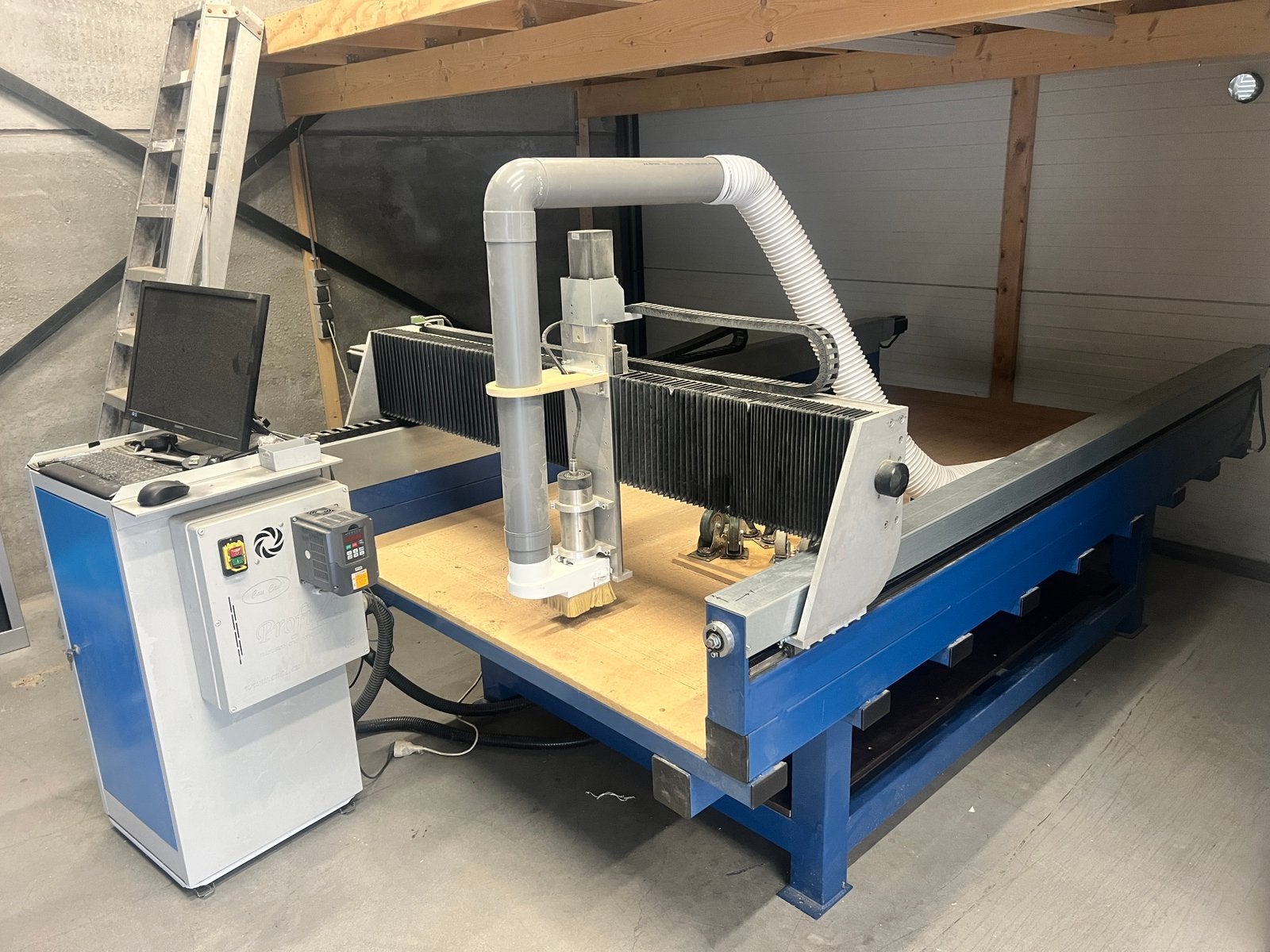 Te koop cnc freesmachine professioneel cau cau kompas f3000, Ophalen, Zo goed als nieuw, Elektrisch, Bovenfrees