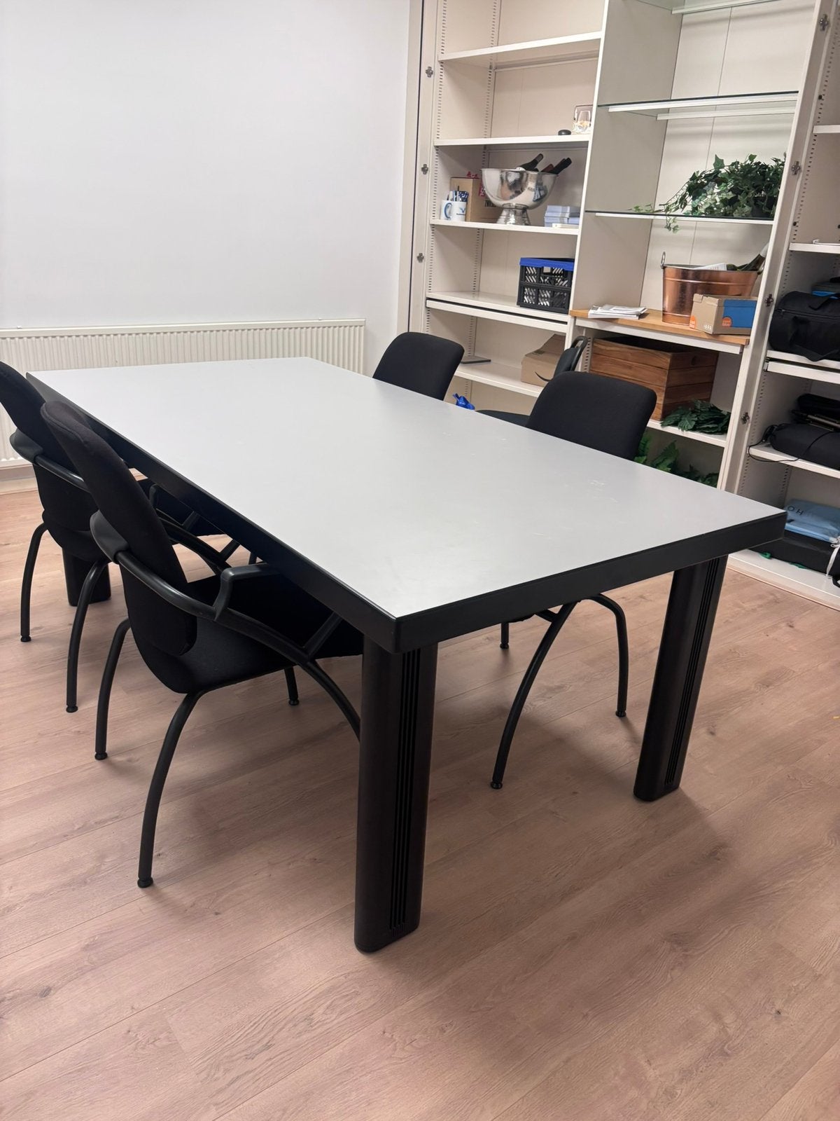 Grote eet / vergader tafel met 4 stoelen, Ophalen