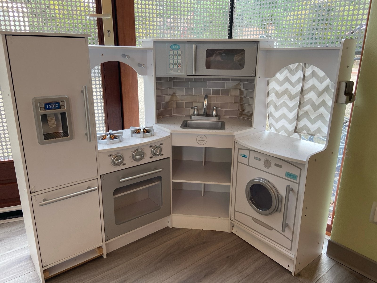 Grote houten speelkeuken met koelkast en wasmachine, Ophalen, Gebruikt, Hout, Speelkeuken