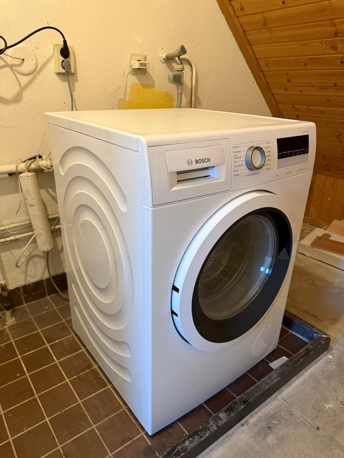Wasmachine BOSCH serie 4, Witgoed en Apparatuur, Wasmachines, Zo goed als nieuw, Voorlader, 8 tot 10 kg, 85 tot 90 cm, 1600 toeren of meer