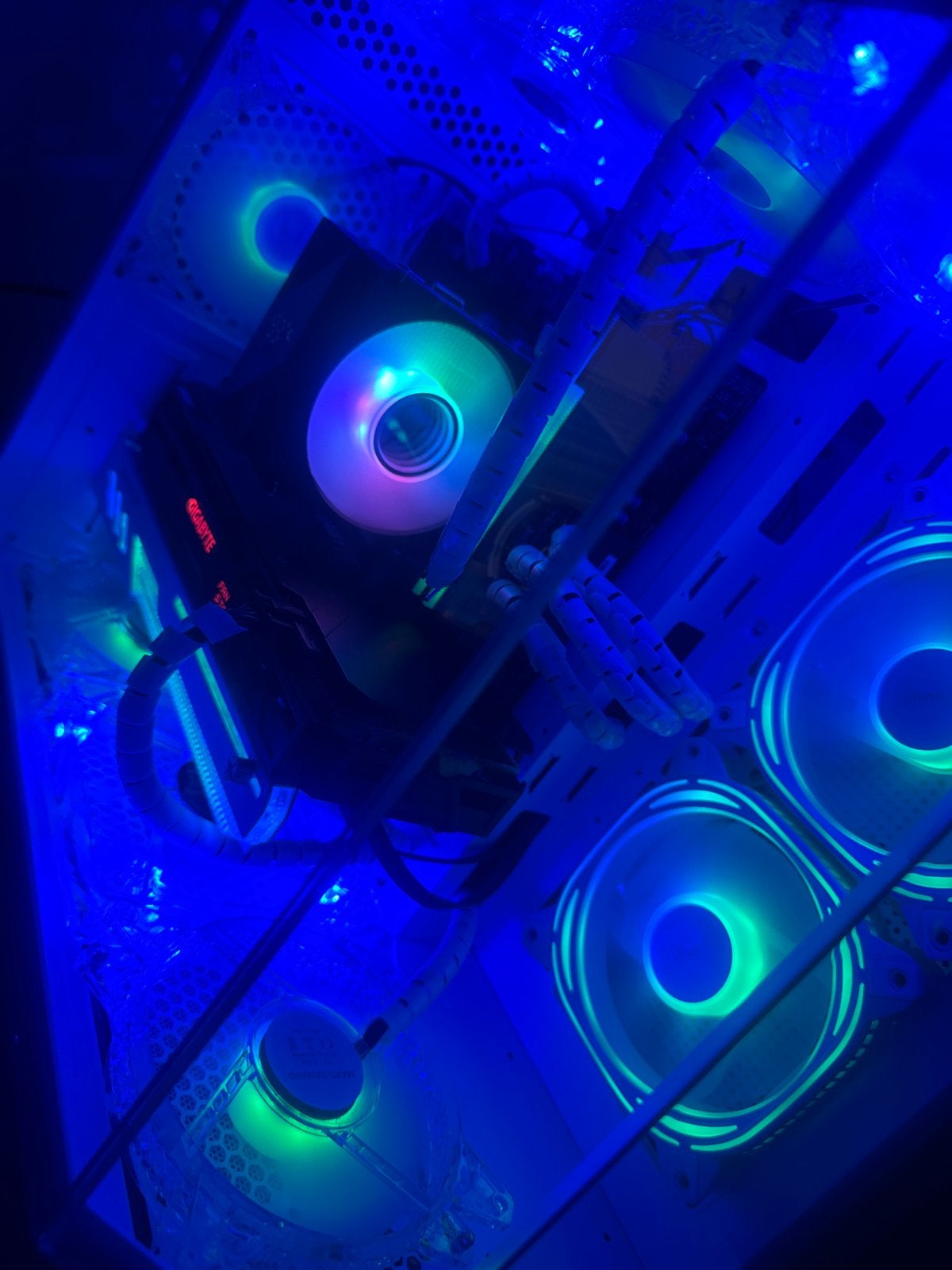 Budget Gaming PC met RGB en blauwe LED verlichting, Computers en Software, Desktop Pc's, Gebruikt, 3 tot 4 Ghz, HDD, 16 GB, Met videokaart