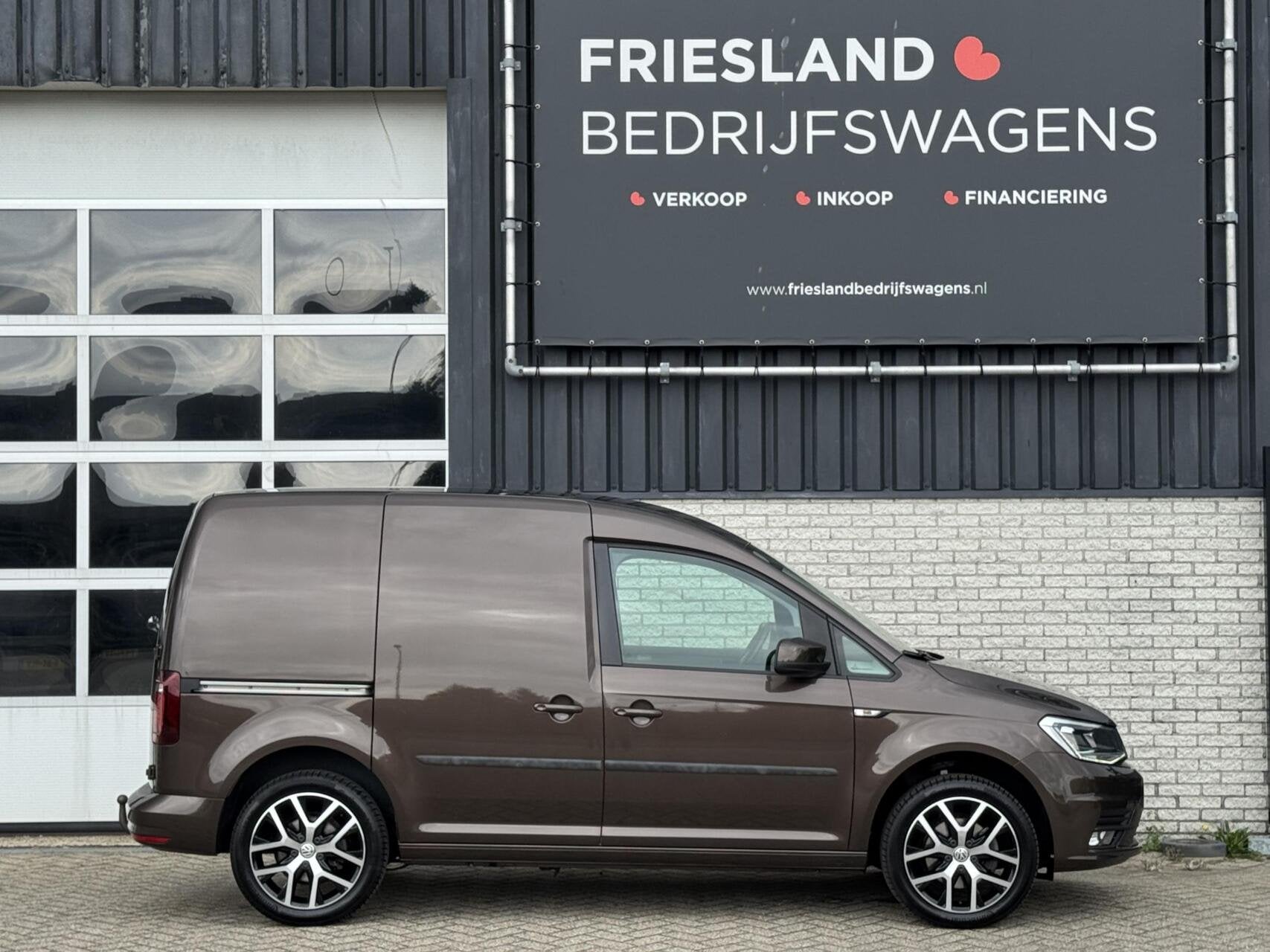 Volkswagen Caddy 2.0 TDI 185pk BMT Exclusive Edition Trekhaa, Stof, Gebruikt, 4 cilinders, Bruin