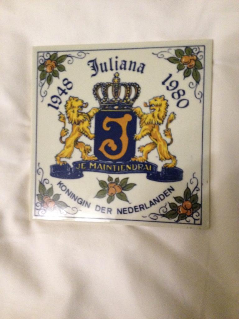 Wandtegel Juliana, Ophalen of Verzenden, Zo goed als nieuw