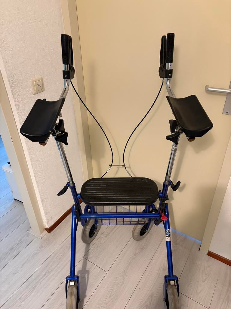 Rollator met armsteunen, Diversen, Rollators, Ophalen of Verzenden, Opvouwbaar, Zo goed als nieuw