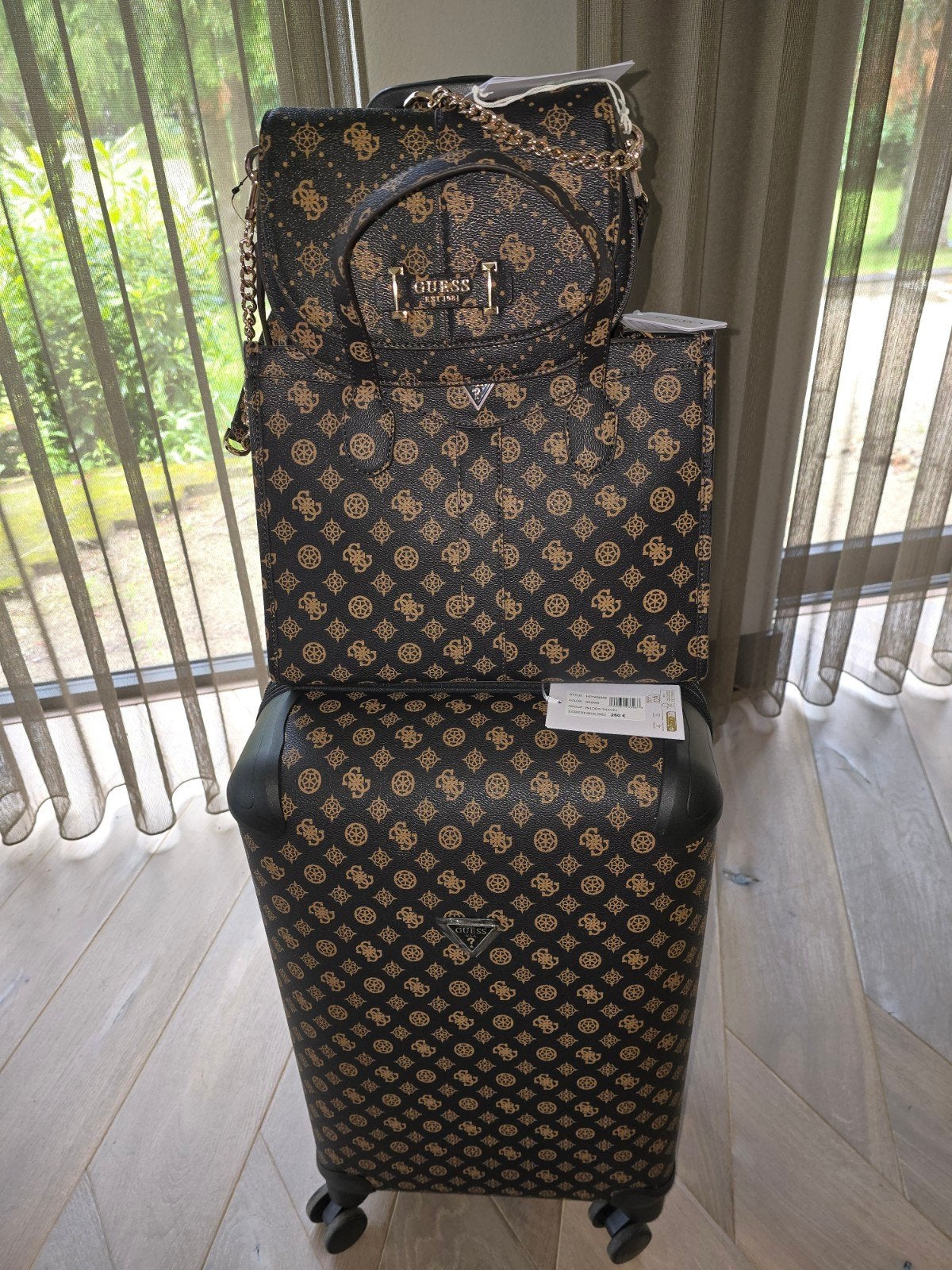 Nieuwe Guess koffer (trolley) met 2 bijpassende tassen, Sieraden, Tassen en Uiterlijk, Tassen | Reistassen en Weekendtassen, Ophalen