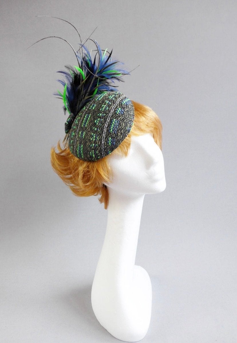 Unieke handgemaakte percher hoed met veren uniek, Ophalen of Verzenden, Nieuw, One size fits all, Hoed