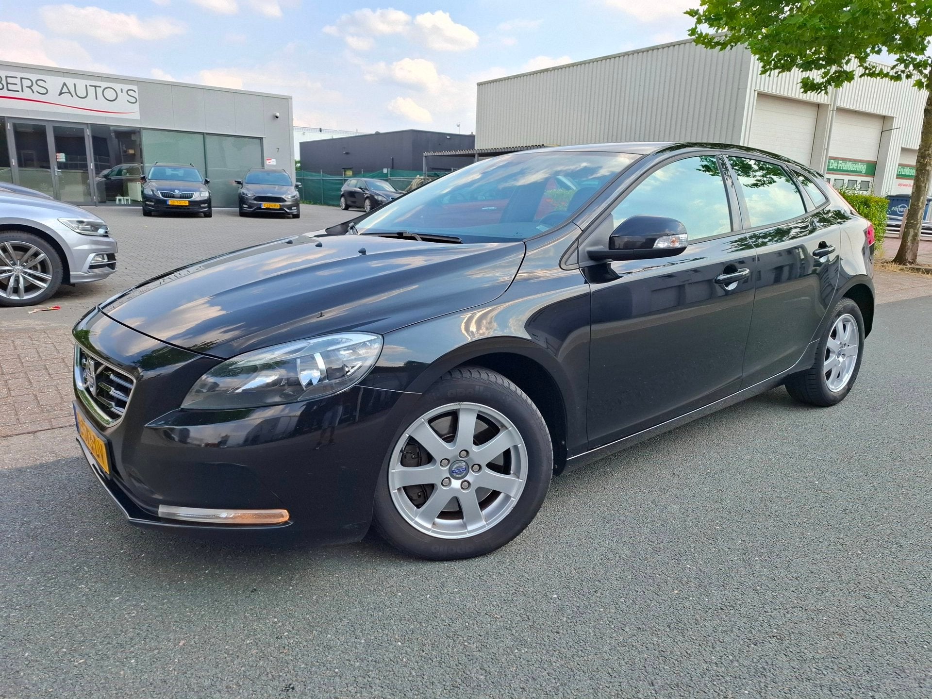 Volvo V40 Cross Country 2.0 D2 Momentum AUTOMAAT/CLIMA/NAVI/, Auto's, Volvo, Stof, Gebruikt, 4 cilinders, Bedrijf