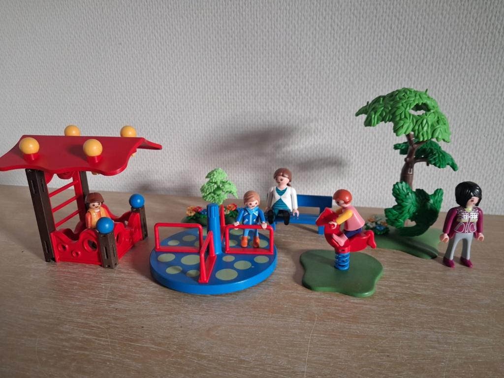 Playmobil speelhuisje, draaimolen, wipkip, bankje, Ophalen of Verzenden, Zo goed als nieuw, Complete set