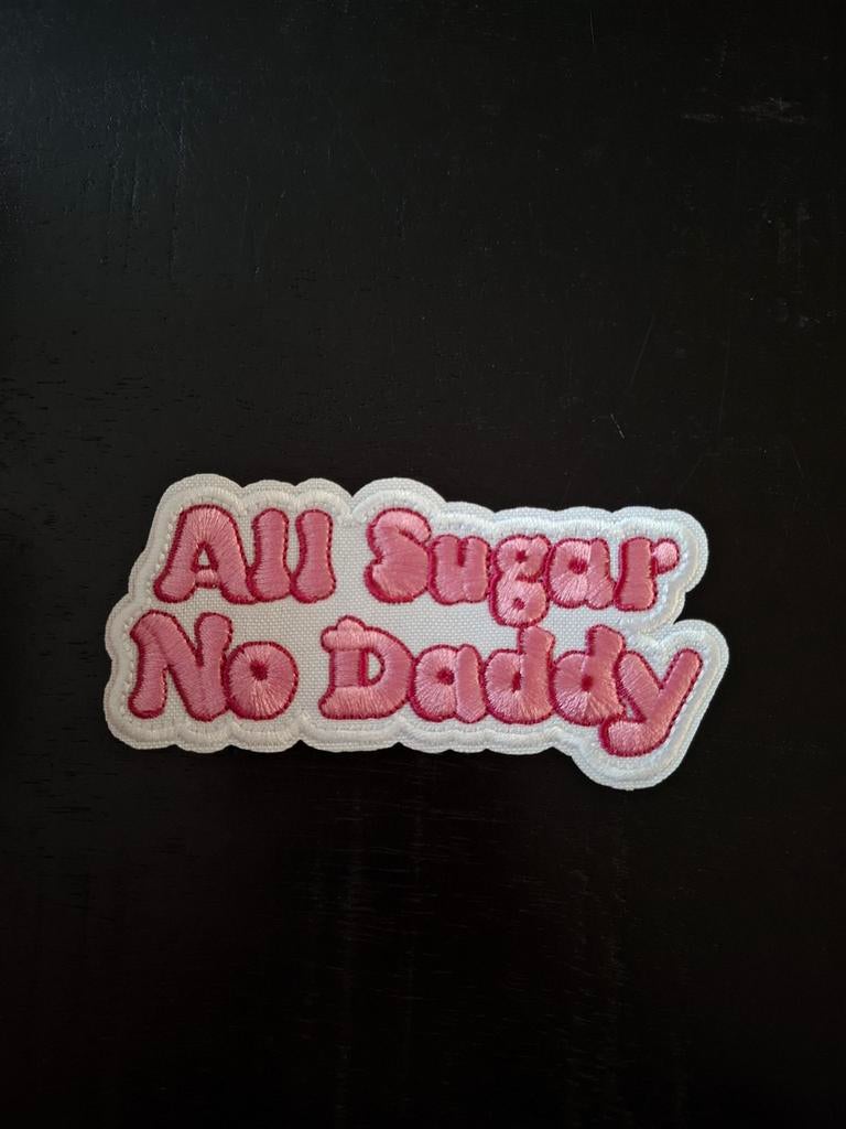 Carnavals embleem All Sugar No Daddy, Kleding | Dames, Carnavalskleding en Feestkleding, Ophalen, Carnaval