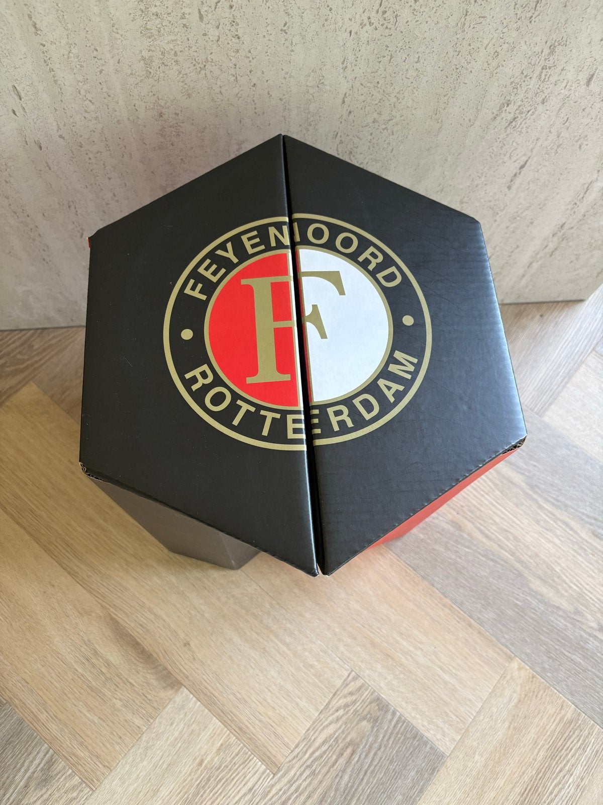 Feyenoord Rotterdam kartonnen tafeltje, Verzamelen, Sportartikelen en Voetbal, Ophalen of Verzenden, Zo goed als nieuw, Feyenoord