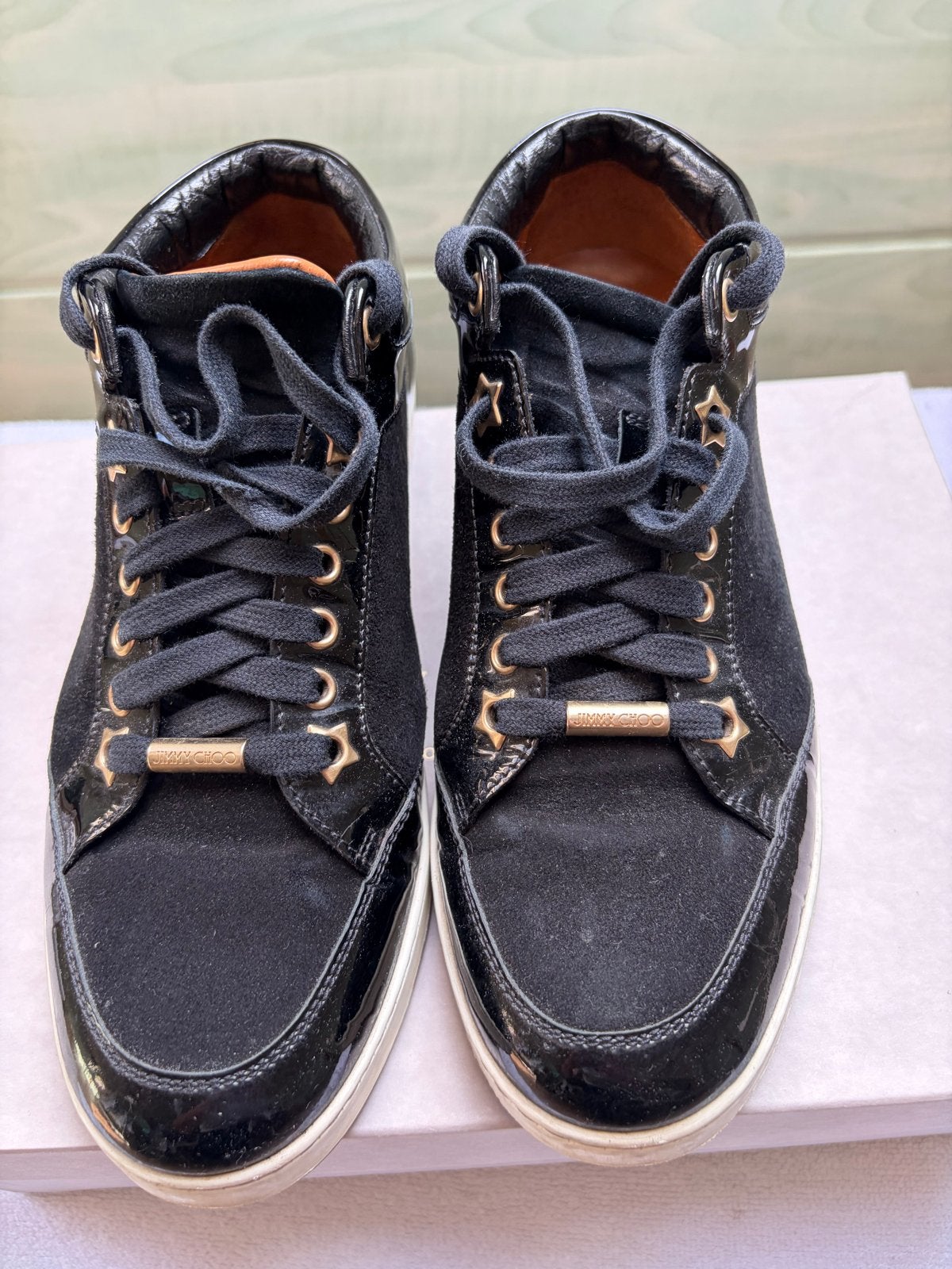 Jimmy Choo Suède en lakleer sneakers - Zwart, Kleding | Dames, Zwart, Ophalen of Verzenden, Sneakers of Gympen, Zo goed als nieuw