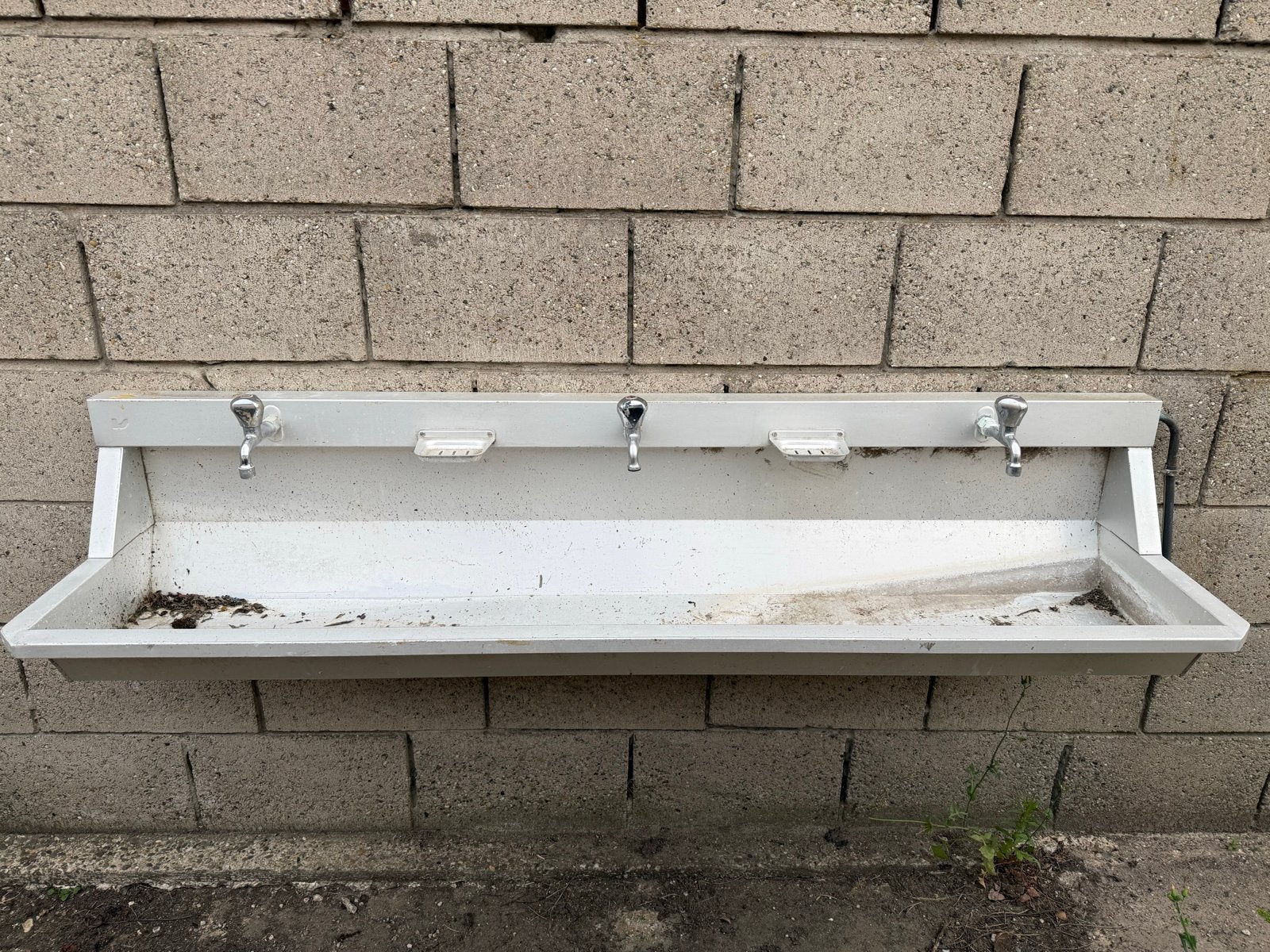 Grote aluminium wasbak met 3 kranen - 180 x 40 cm, Ophalen, Gebruikt, Wastafel