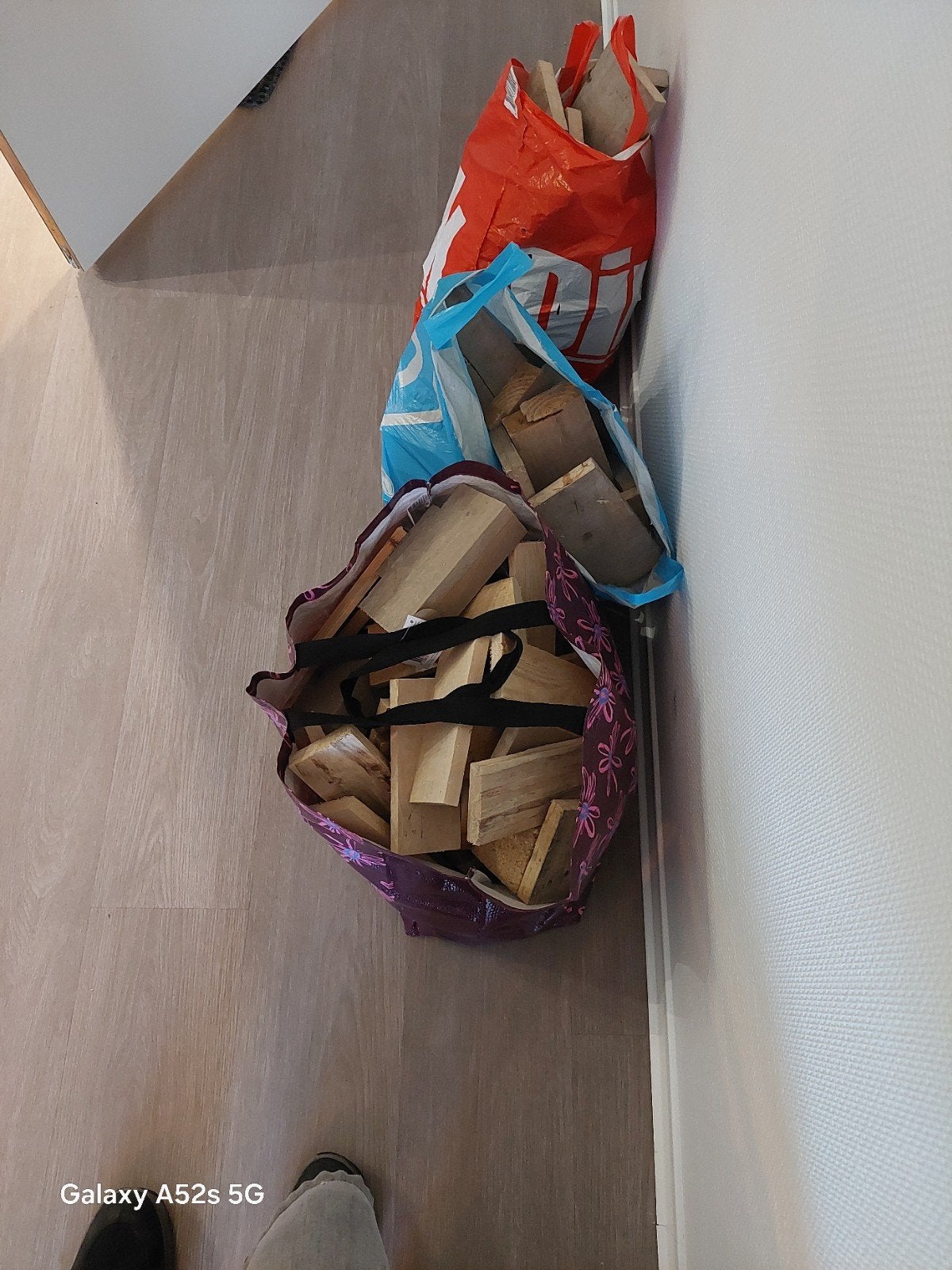 Kachelhout te koop - 3 tassen vol met houten blokken, Minder dan 3 m³, Ophalen, Overige houtsoorten, Blokken