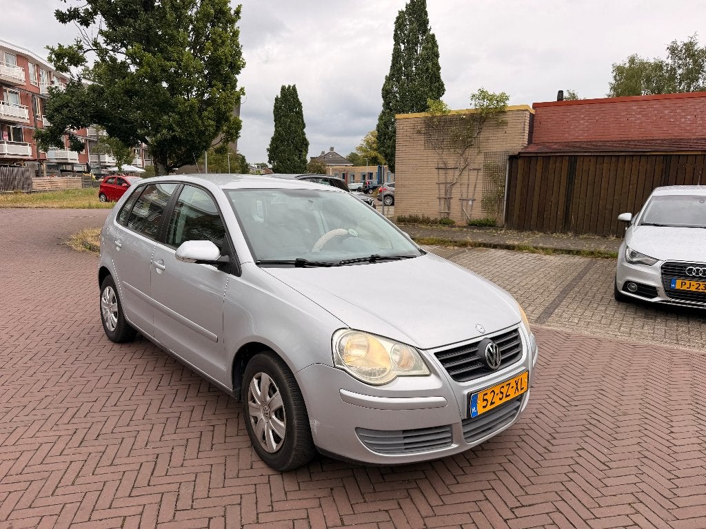 Volkswagen Polo 1.4 55KW 2006 Grijs, Auto's, Voorwielaandrijving, 4 cilinders, Origineel Nederlands, Bedrijf