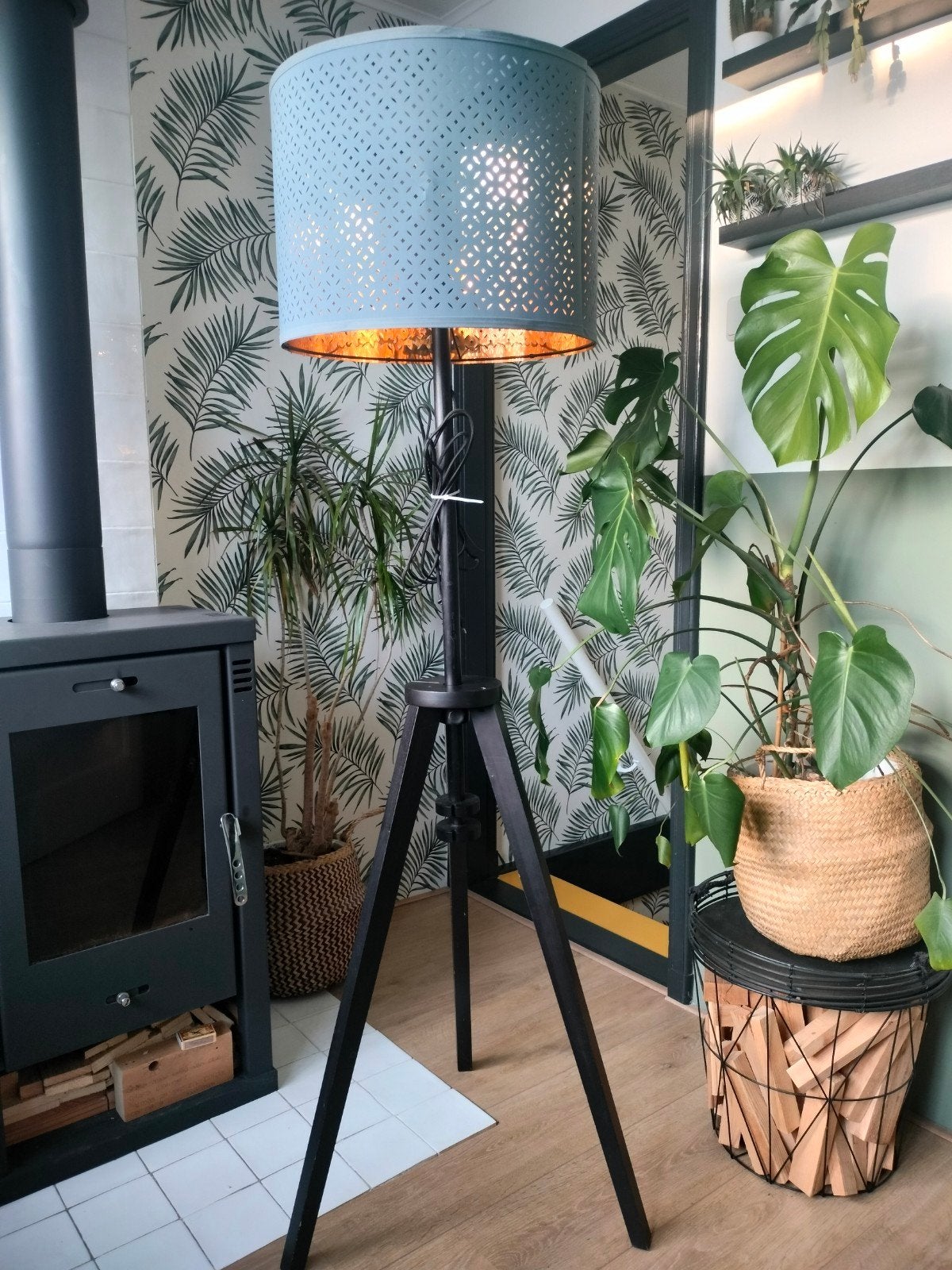 Leuke lamp van Ikea: IKEA LAUTERS vloerlamp donkerblauw goud, Ophalen, Gebruikt, E27 (groot), Minder dan 100 cm