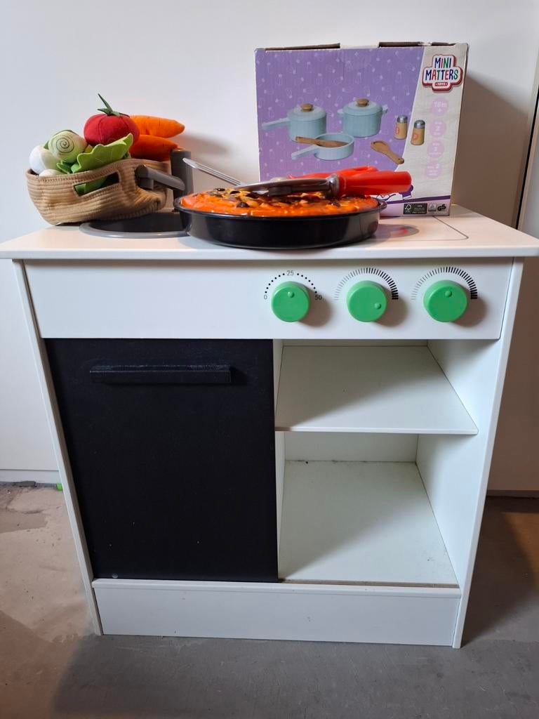 Speelkeukentje van hout. Inc pannen, eten en pizza, Ophalen, Zo goed als nieuw, Hout, Speelkeuken
