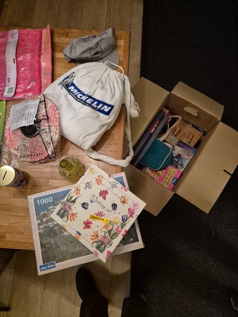 Diverse spullen in verrassingsdoos 3. Meeste is nieuw., Diversen, Ophalen, Zo goed als nieuw