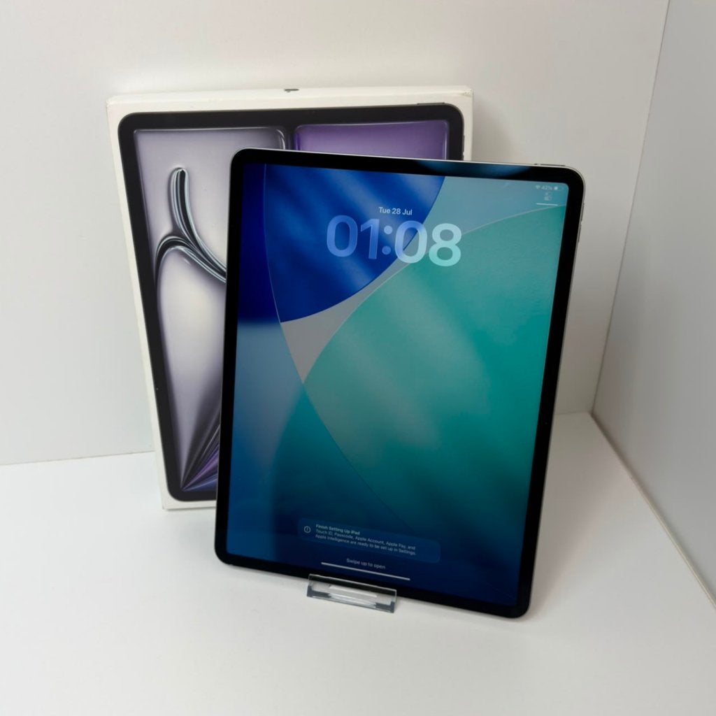 Foto 3 van Apple iPad Air 13 M3 128GB Wifi 100% +typecover | Nieuwstaat