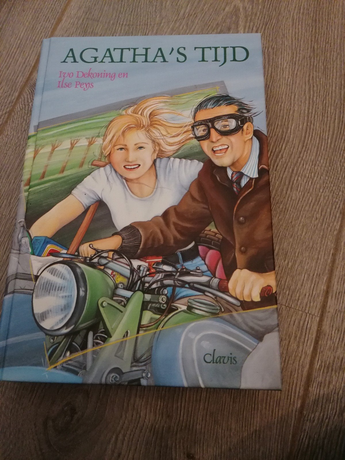 Agatha's Tijd - Izio Dekoning en Ilse Peys (Clavis), Ophalen of Verzenden, Gelezen, Izio Dekoning en Ilse Peys