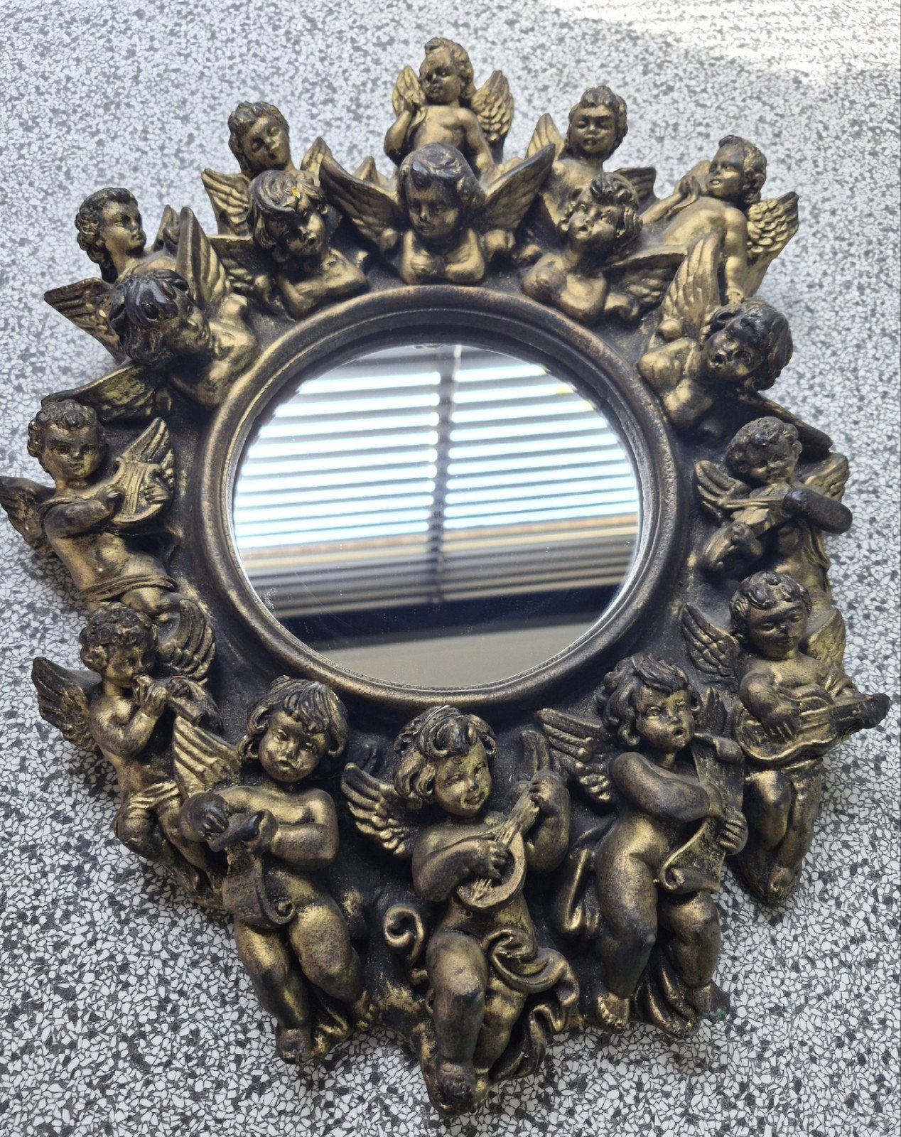 Ovale zware spiegel met musicerende engeltjes., Minder dan 50 cm, Gebruikt, Ophalen of Verzenden, Minder dan 100 cm