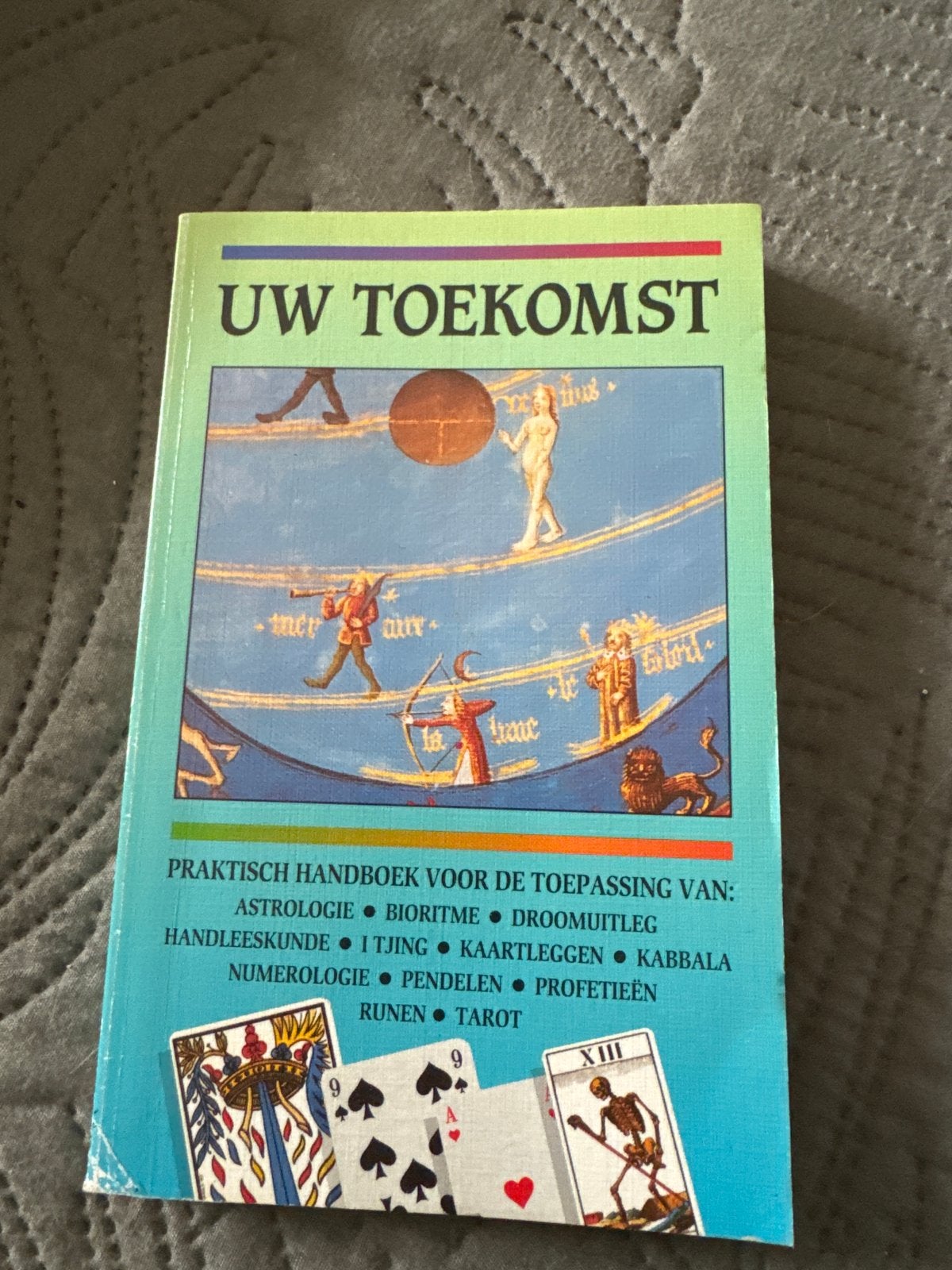 Uw Toekomst: Praktisch Handboek Astrologie & Meer, Boeken, Ophalen of Verzenden, Zo goed als nieuw, Spiritualiteit algemeen, Instructieboek