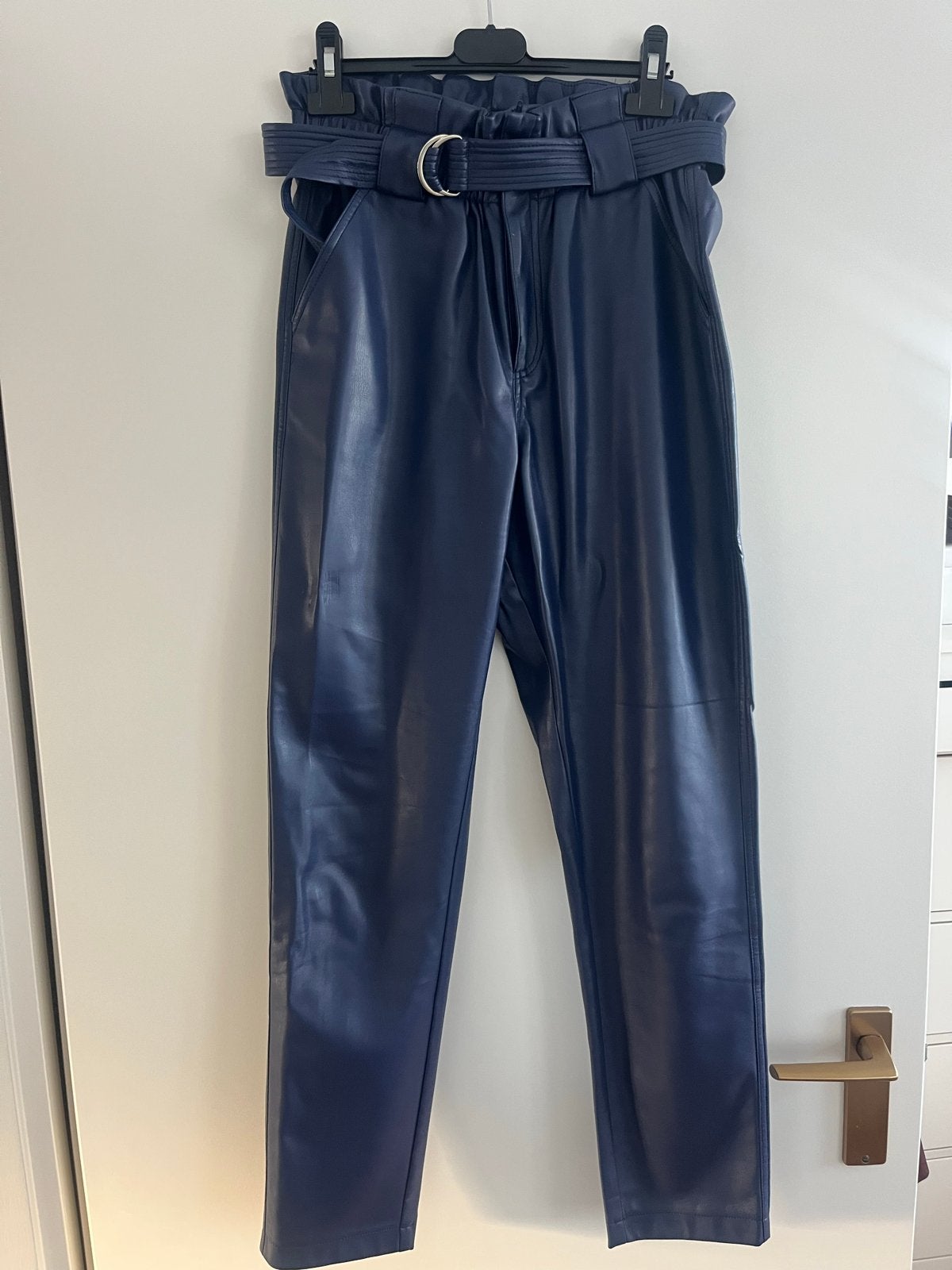 Aaiko leren broek XS kleur blauw, Kleding | Dames, Blauw, Ophalen of Verzenden, Zo goed als nieuw, Maat 34 (XS) of kleiner