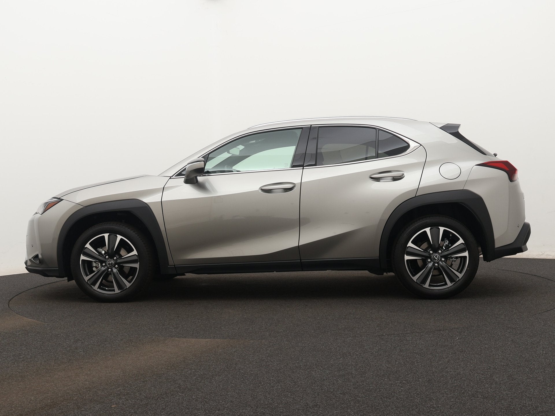 Lexus UX 250h Business Line | Parkeersensoren | Connected Se, 12 maanden, Stof, Gebruikt, 4 cilinders