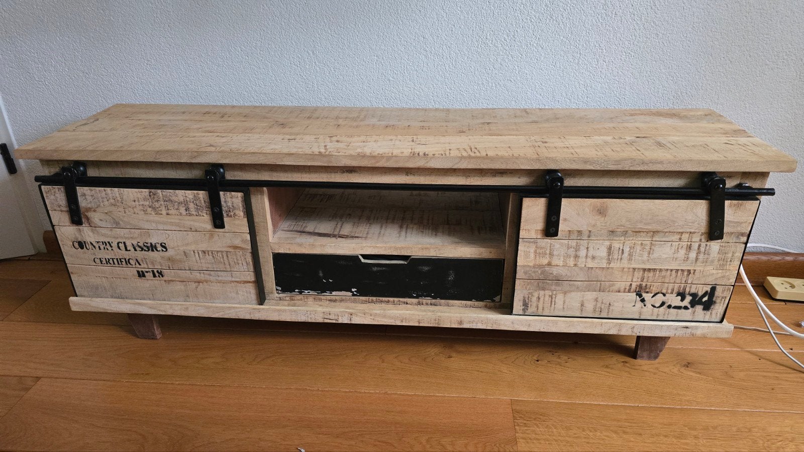 Robuust TV-meubel van mangohout met schuifdeuren, Gebruikt, 100 tot 150 cm, Industrieel, Landelijk, Minder dan 100 cm
