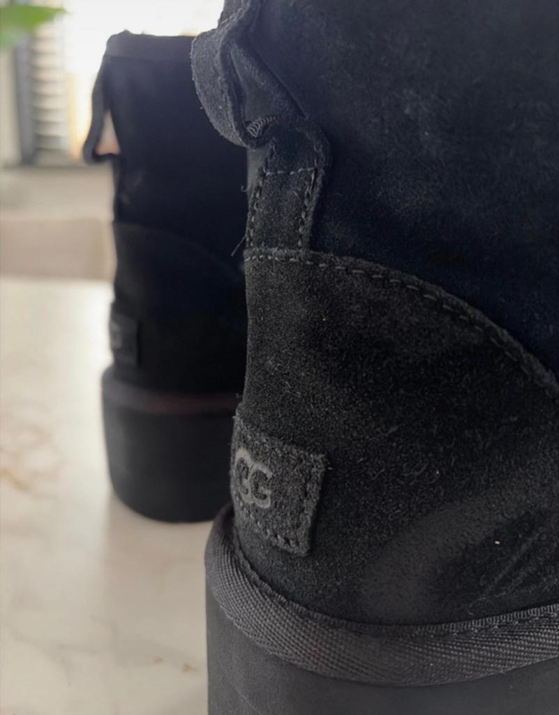 Zwarte UGG Classic Mini Platform laarsjes - Maat 38, Kleding | Dames, Schoenen, Ophalen of Verzenden, Zo goed als nieuw, Zwart