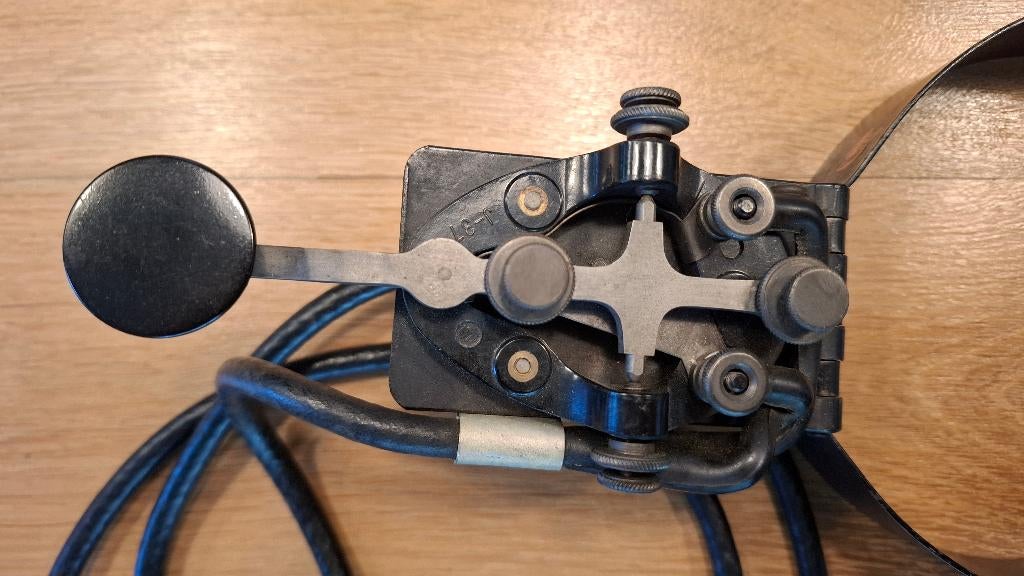 Junker militaire knie-seinsleutel, Ophalen of Verzenden, Gebruikt, Zender