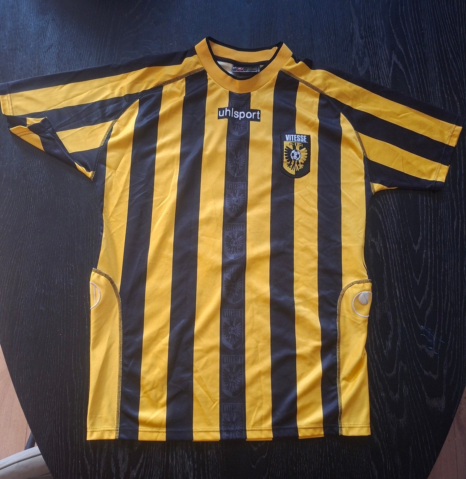Vitesse Uhlsport Thuisshirt Gesigneerd Mbamba Maat M, Kleding | Heren, Sportkleding, Maat 48/50 (M), Uhlsport, Geel, Ophalen of Verzenden