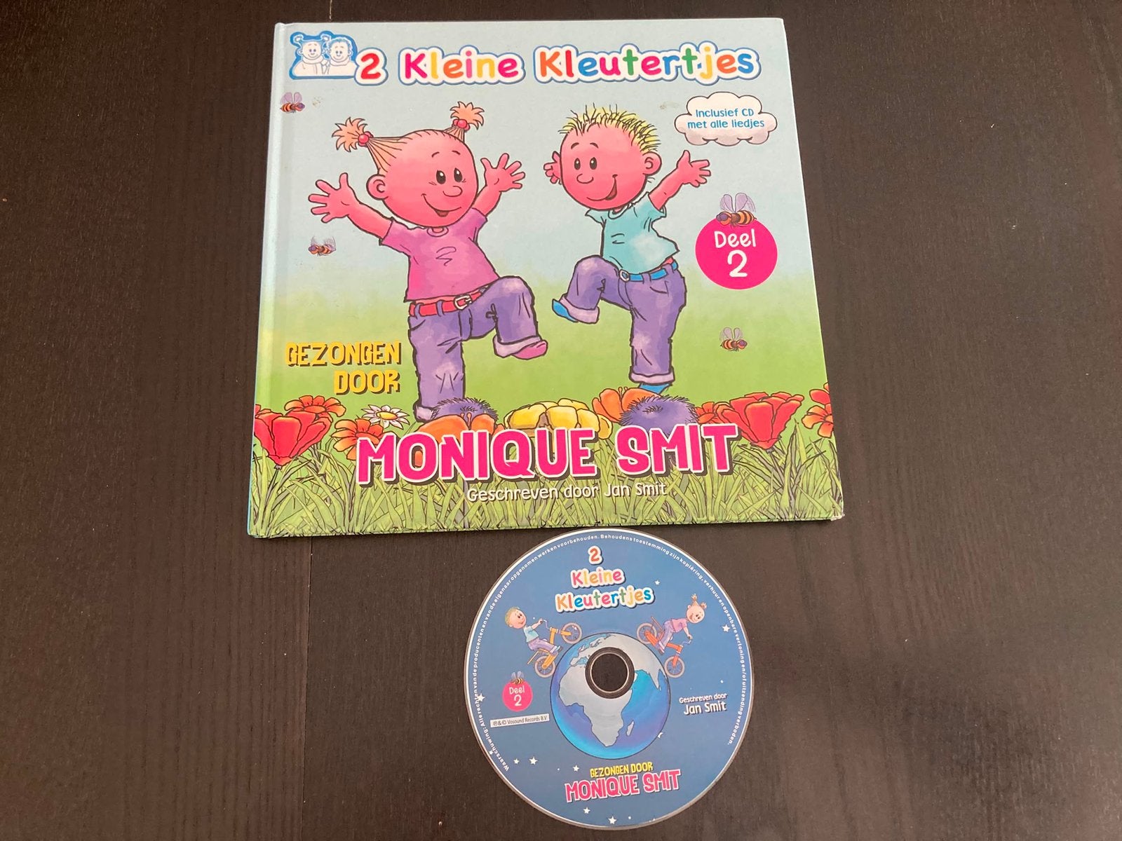 2 kleine kleutertjes boek inclusief CD, Ophalen of Verzenden, Zo goed als nieuw