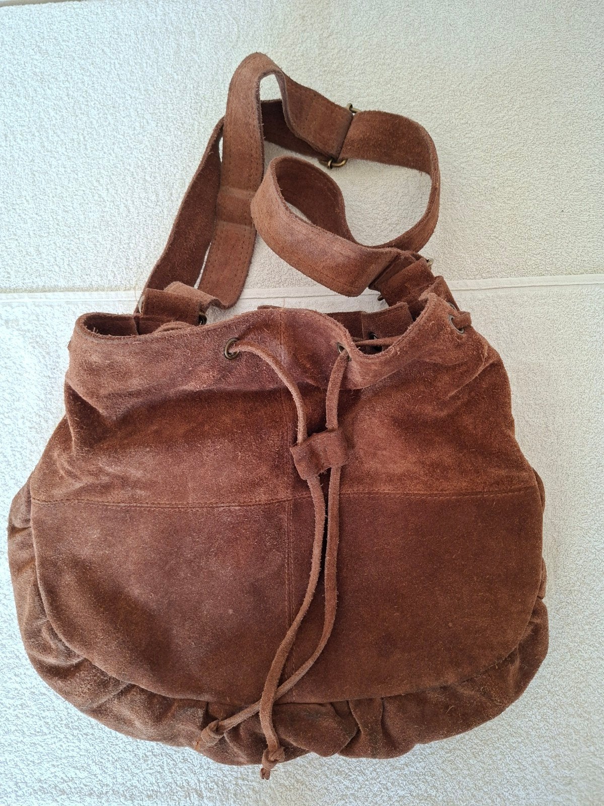 STRADIVARIUS TAS.BRUIN SUÈDE., Ophalen of Verzenden, Nieuw, Bruin, Overige typen