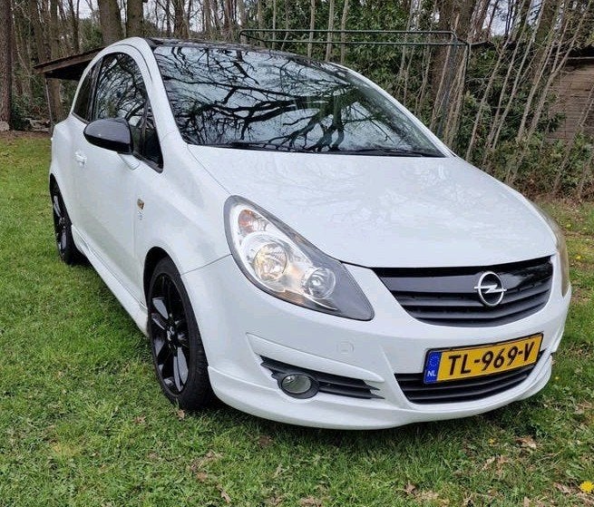 Opel Corsa 1.2 16V 3D 2009 Wit, Auto's, Opel, Voorwielaandrijving, 450 kg, 40 €/maand, Zwart