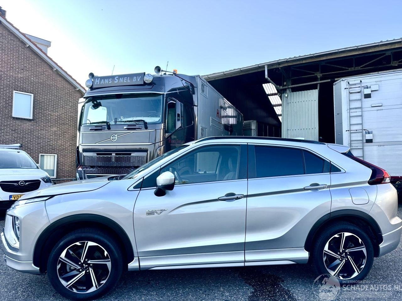 Mitsubishi Eclipse Cross 2.4 PHEV Plug-In Hybr aut 4WD Exec, Automaat, Hybride Elektrisch/Benzine, SUV of Terreinwagen, Zilver of Grijs