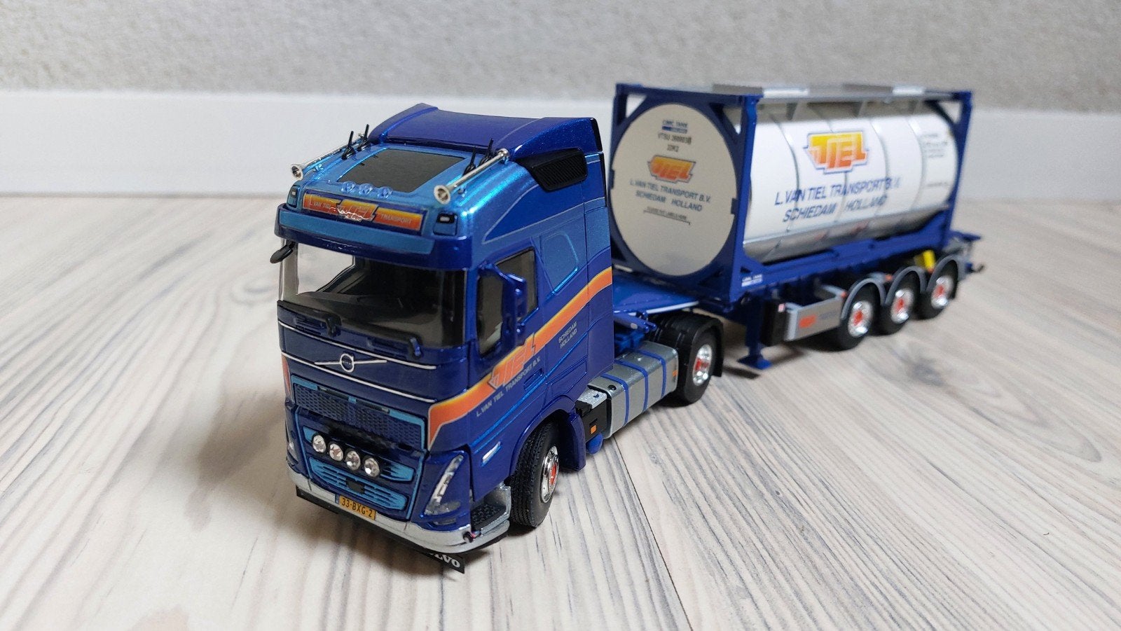 Wsi Volvo Leo van Tiel tank container combi, Ophalen of Verzenden, Nieuw, Bus of Vrachtwagen, Wsi