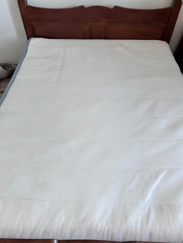Bed with IKEA mattress and topper, Antiek en Kunst, Antiek | Meubels | Bedden, Ophalen
