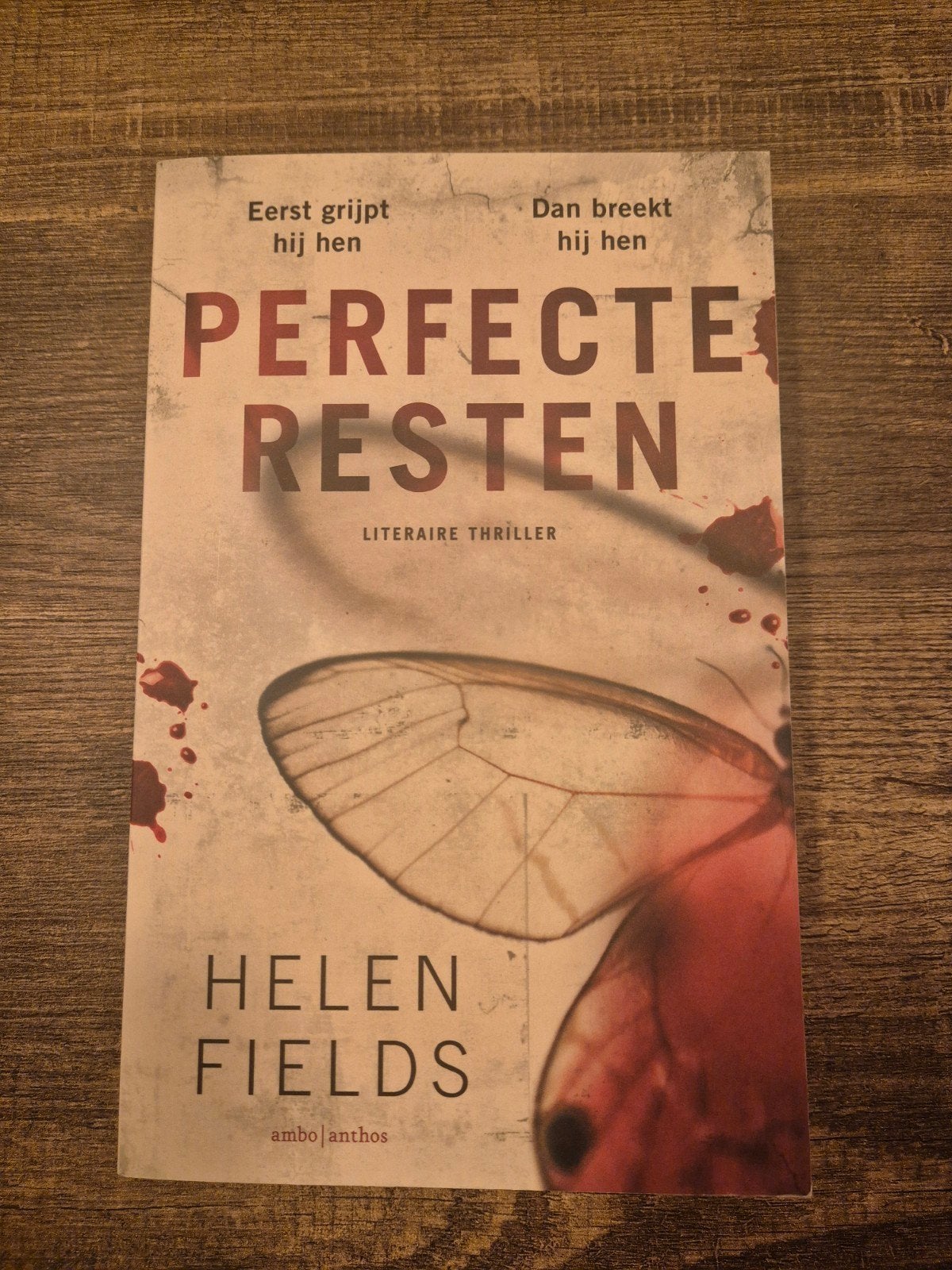 Perfecte Resten - Helen Fields (Literaire thriller, NL), Ophalen of Verzenden, Zo goed als nieuw, Helen Fields