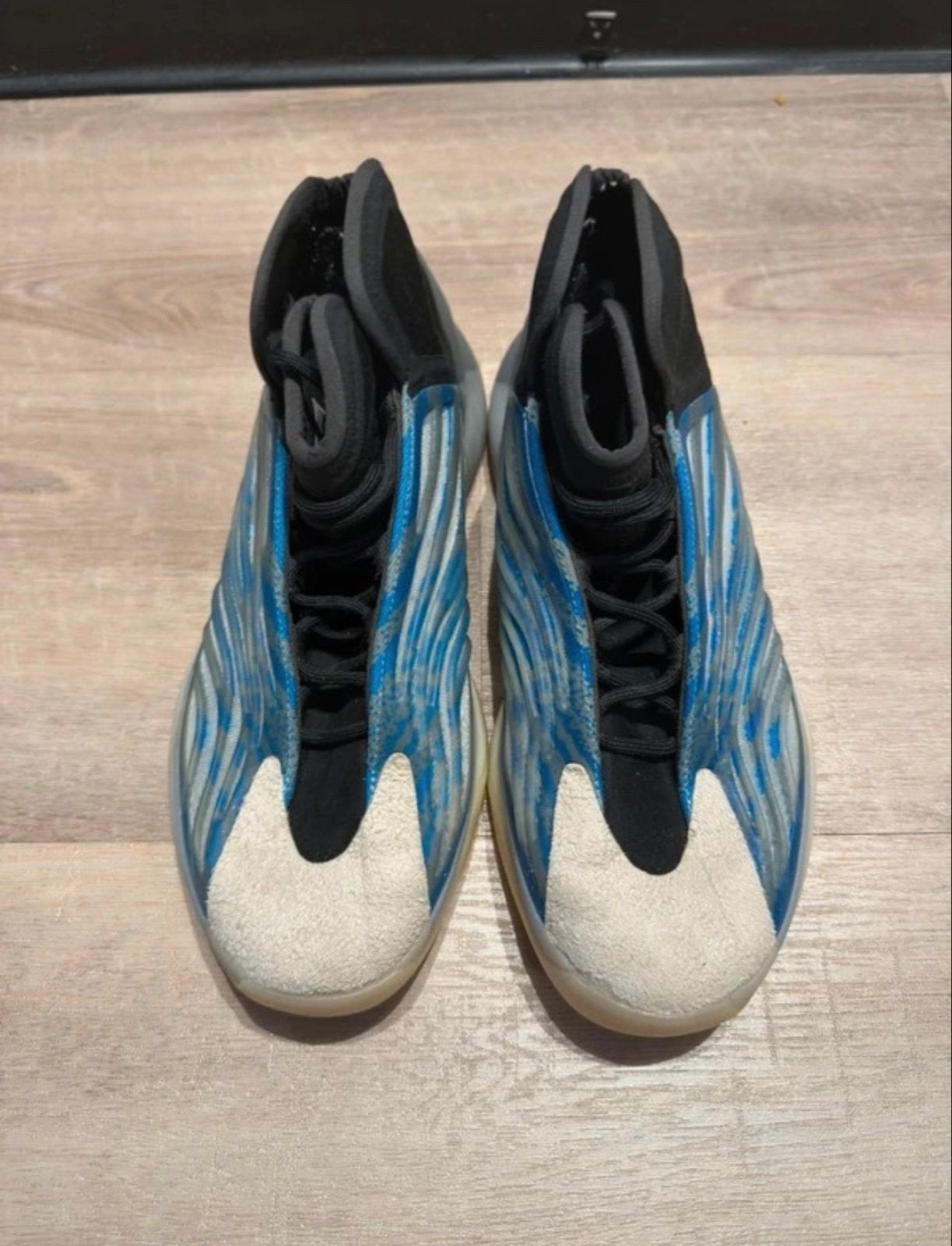 Adidas Yeezy QNTM “Frozen Blue”, Ophalen of Verzenden, Zo goed als nieuw, Blauw, Sneakers of Gympen
